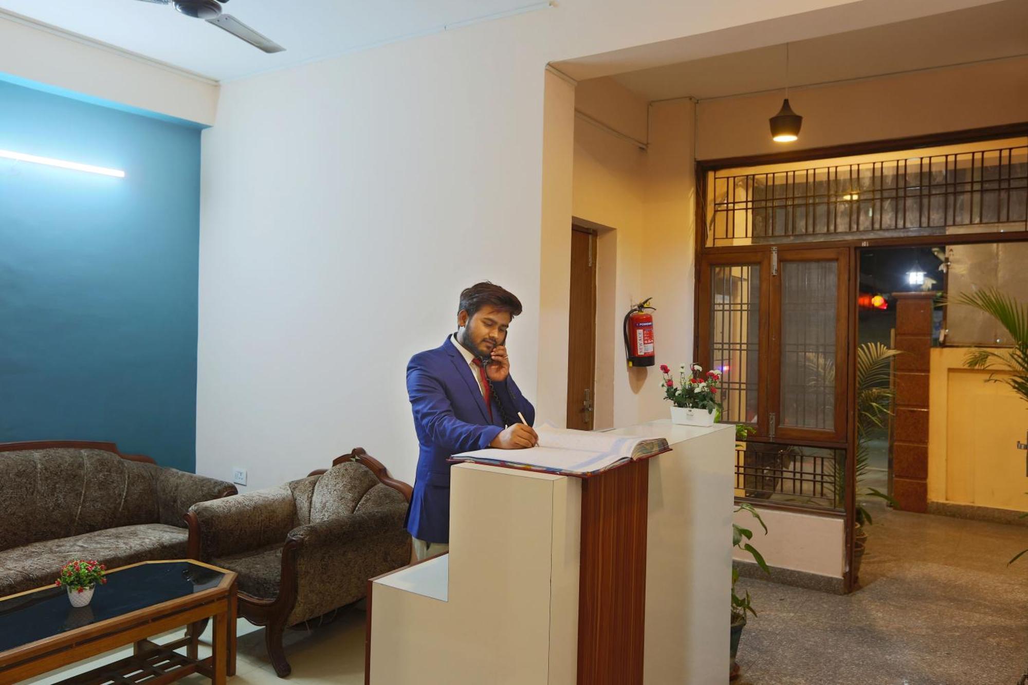 Hotel Ginger Palace - Corporate Hotel Noida Sector 62 Exterior photo
